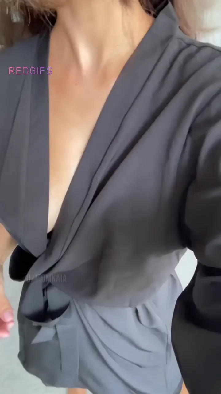 Mom’s robe never fails to surprise! [reveal]