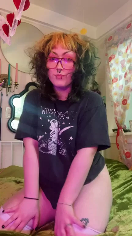 Here’s a good morning titty drop for you ?