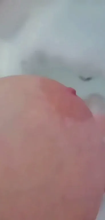 [F]uck me in The bath, i'm a dirtly girl ?.https://i.imgur.com/dP6Wav1.gifv