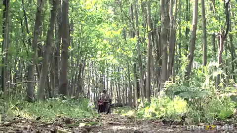 The legend of Throbbin' Hood and his jiggly Maiden