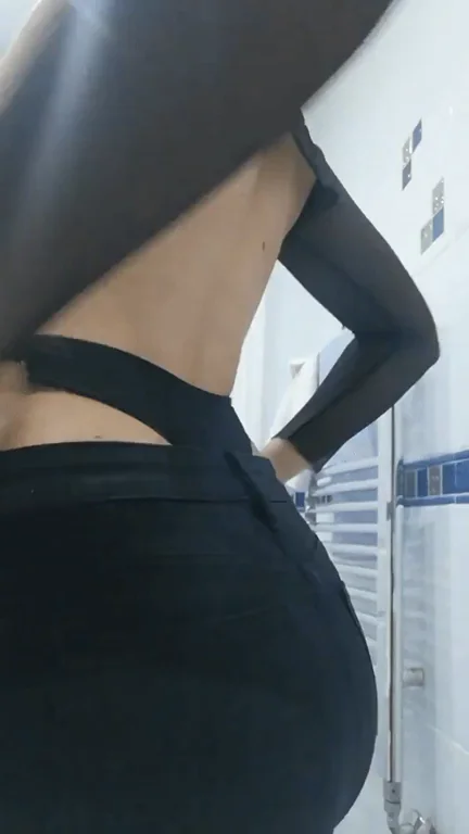 Thick Ass Tease in Backless Bodysuit 😈🍑 Who's My Reddit Fuckbuddy? xx