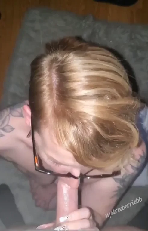 Blonde Slut Craves Cum in Her Mouth 💦👅 (OC)
