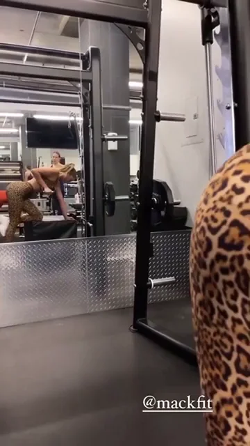 🍑 Anastasia Karanikolaou's Leopard Print Booty Tease in the Gym 💦