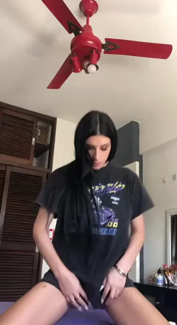 Do you need a fuck buddy with a big girldick?