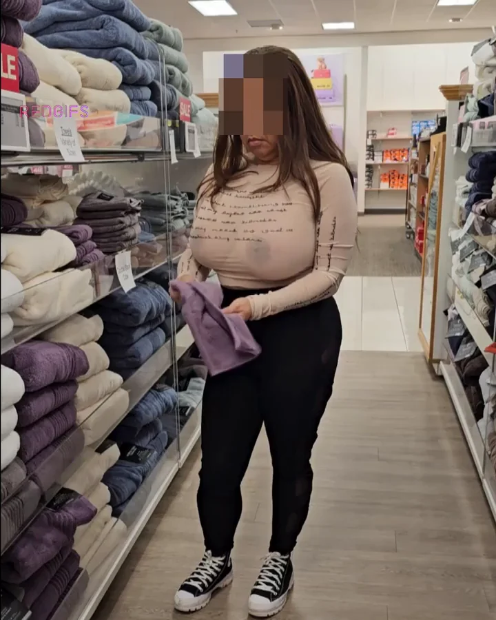 My fuckdoll titties while shopping