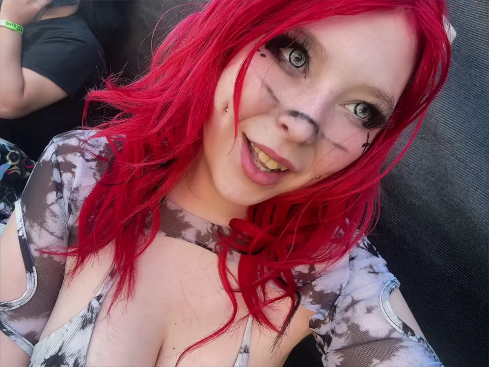 Feeling like a sex doll at the concert!!