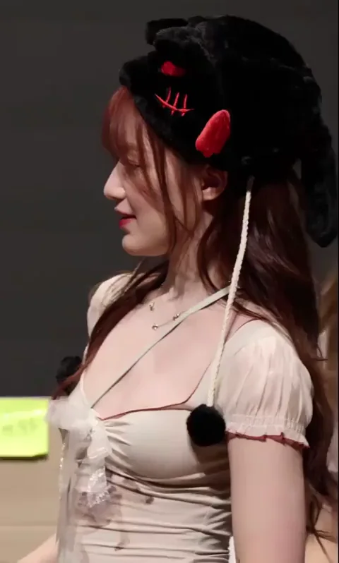 Shuhua (G)I-DLE Teasing Tits in Sheer Top 😍🍒 Kpop Fap Fuel