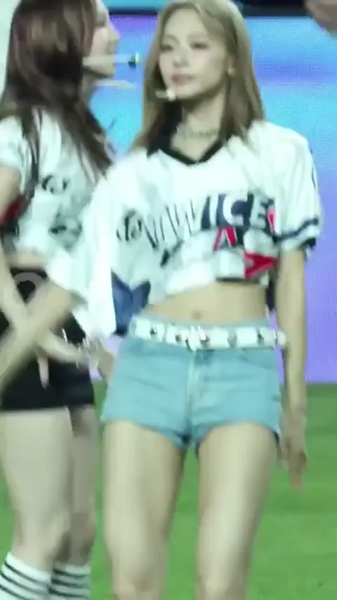 TWICE - Tzuyu