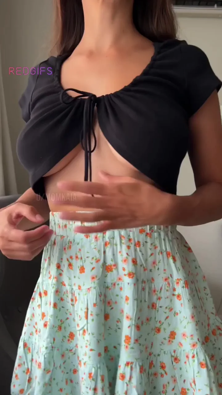 Hot moms always skip the bra