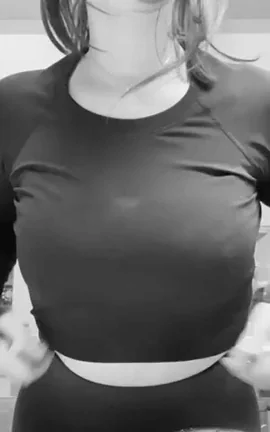 do y’all like when i drop my titties for you? ? (f19)