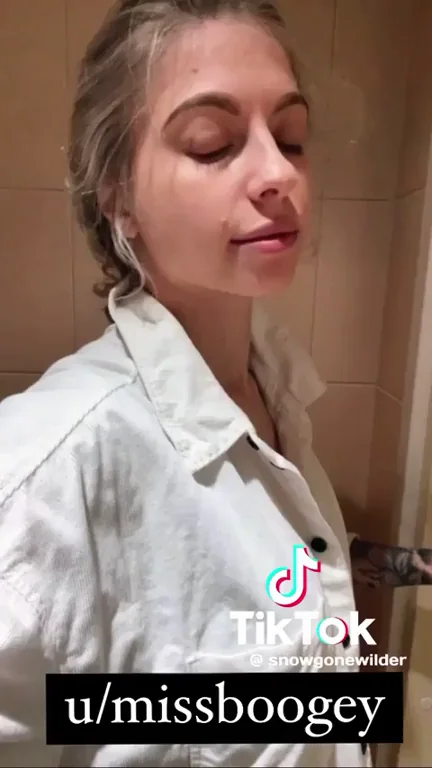 TikTok Tease: Miss Boobegy's Sultry Denim Unbutton Seduction