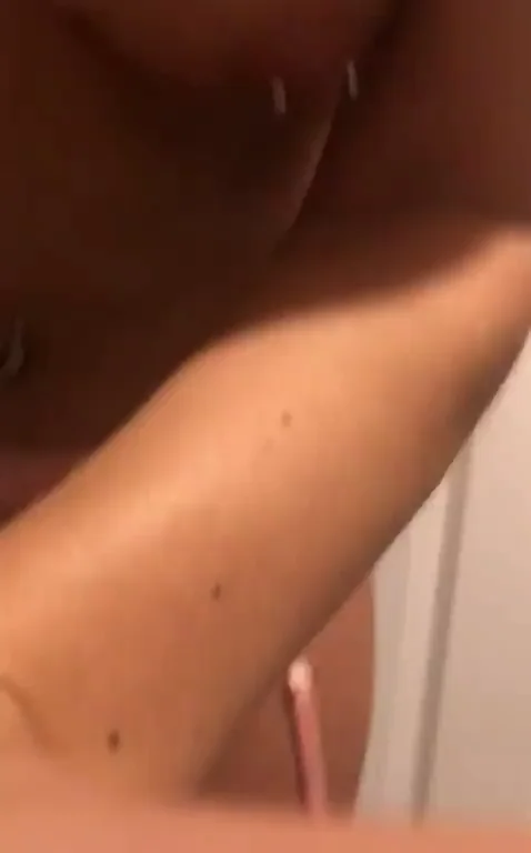 Amateur Booty Twerking (;