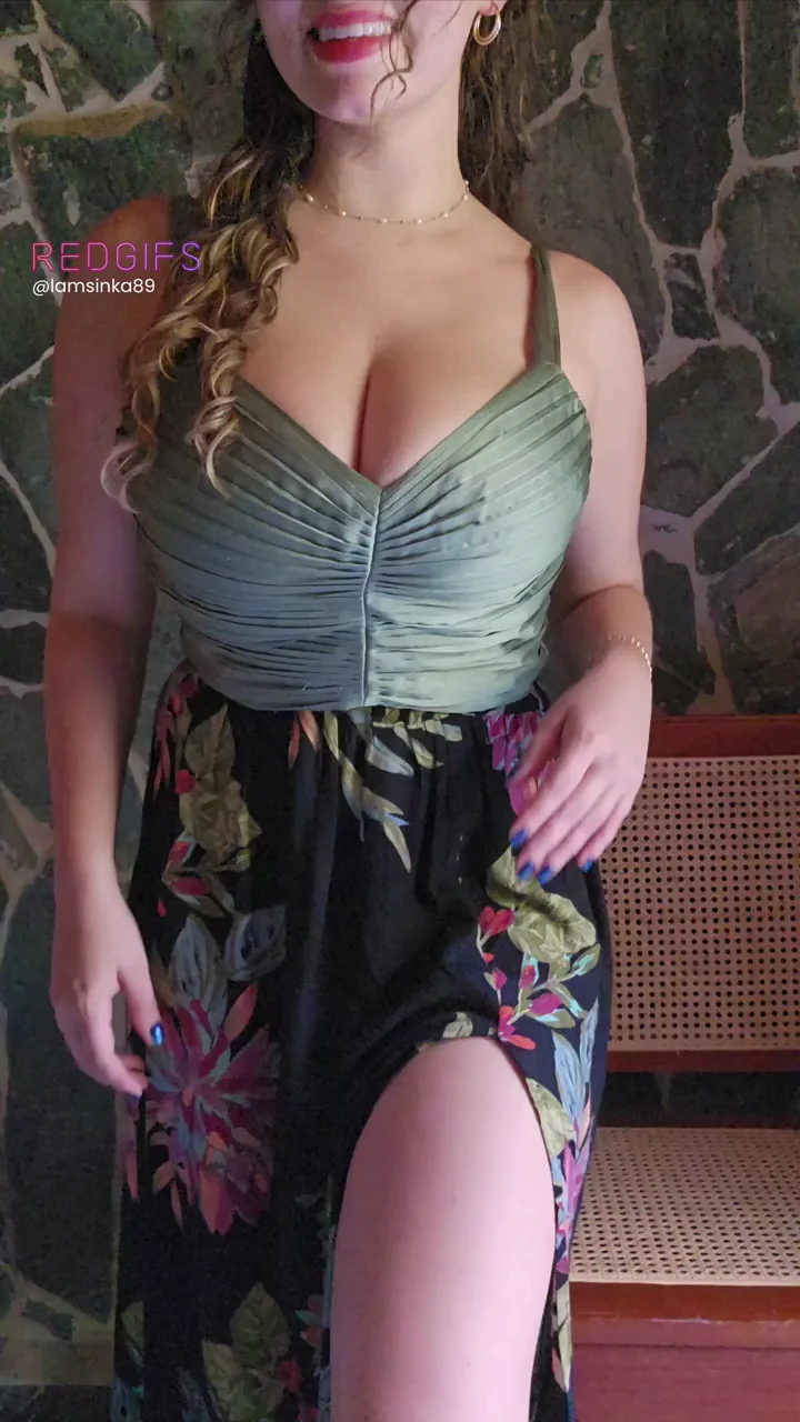 Eyes on my titties <3