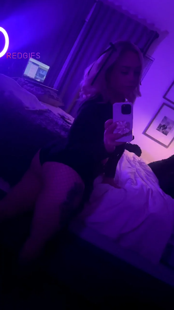 Just a little wiggle tease to make your cock twitch 😈