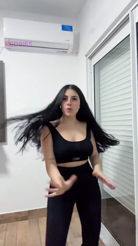 How Long Could You Last in This Brown Hottie's 🔥 Twerk Tease? 💦