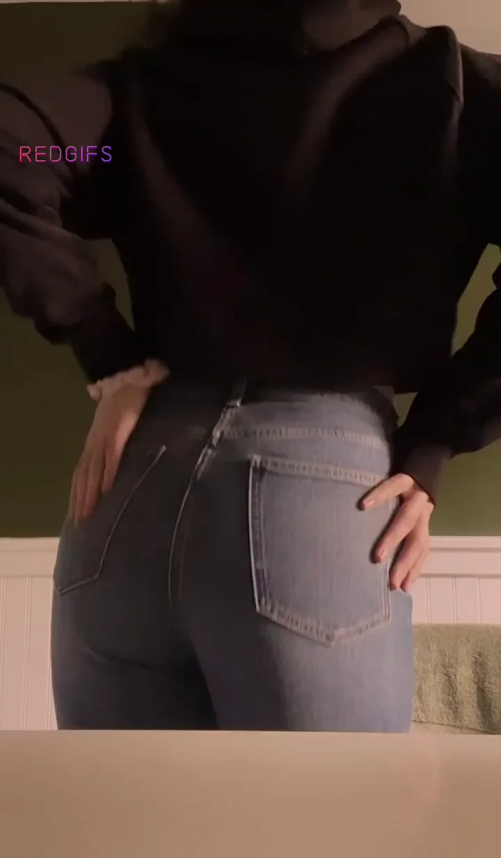 🍑 Can This Trans Hottie Pull Off These Tight Jeans? 😈