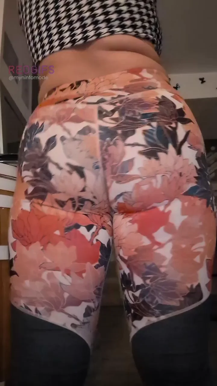 Try on leggins stretching