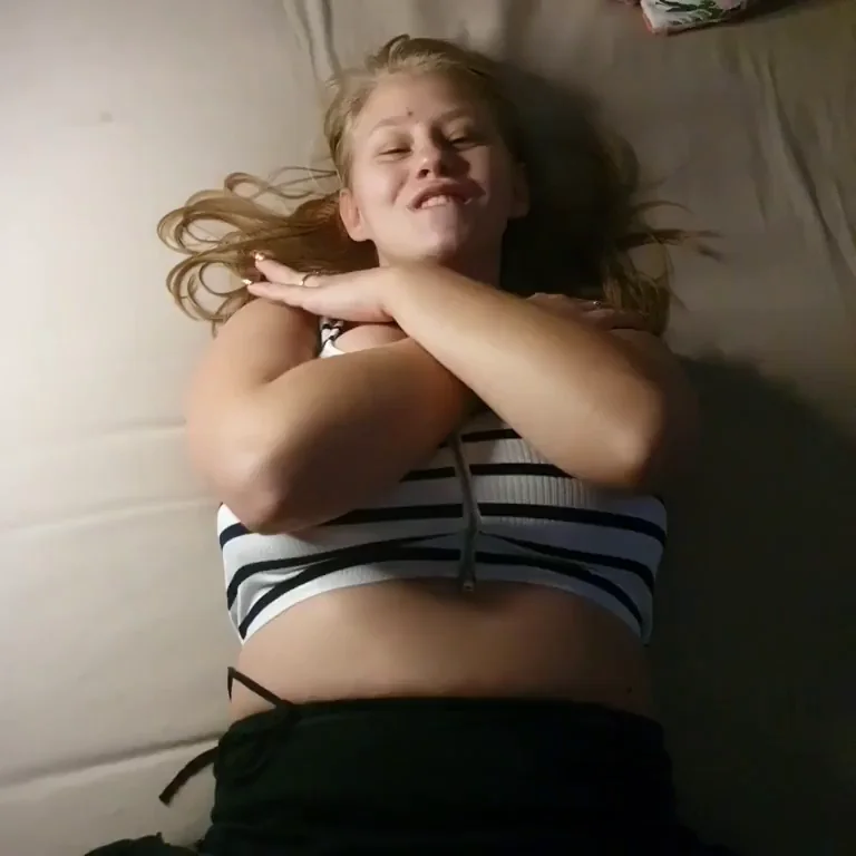 [Gif] Do you like the missionary position with a view of boobs like that?