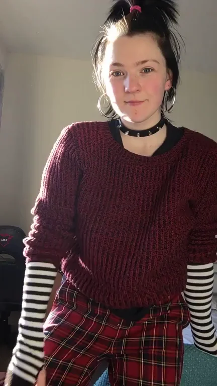 Huge debate uploading this 'cus I'm looking shittt, but hey if I make one guy hard why not? (F)
