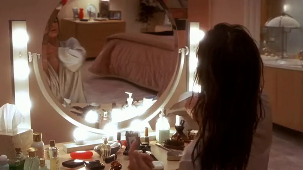 Rhona Mitra plots in Hollow Man