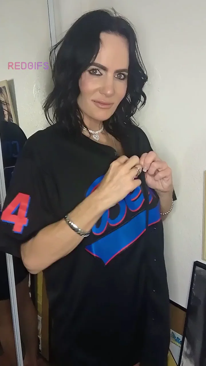 🔥 40+ MILF Teases with Massive Cleavage in Dodgers Jersey – Ready to Fuck? 😈