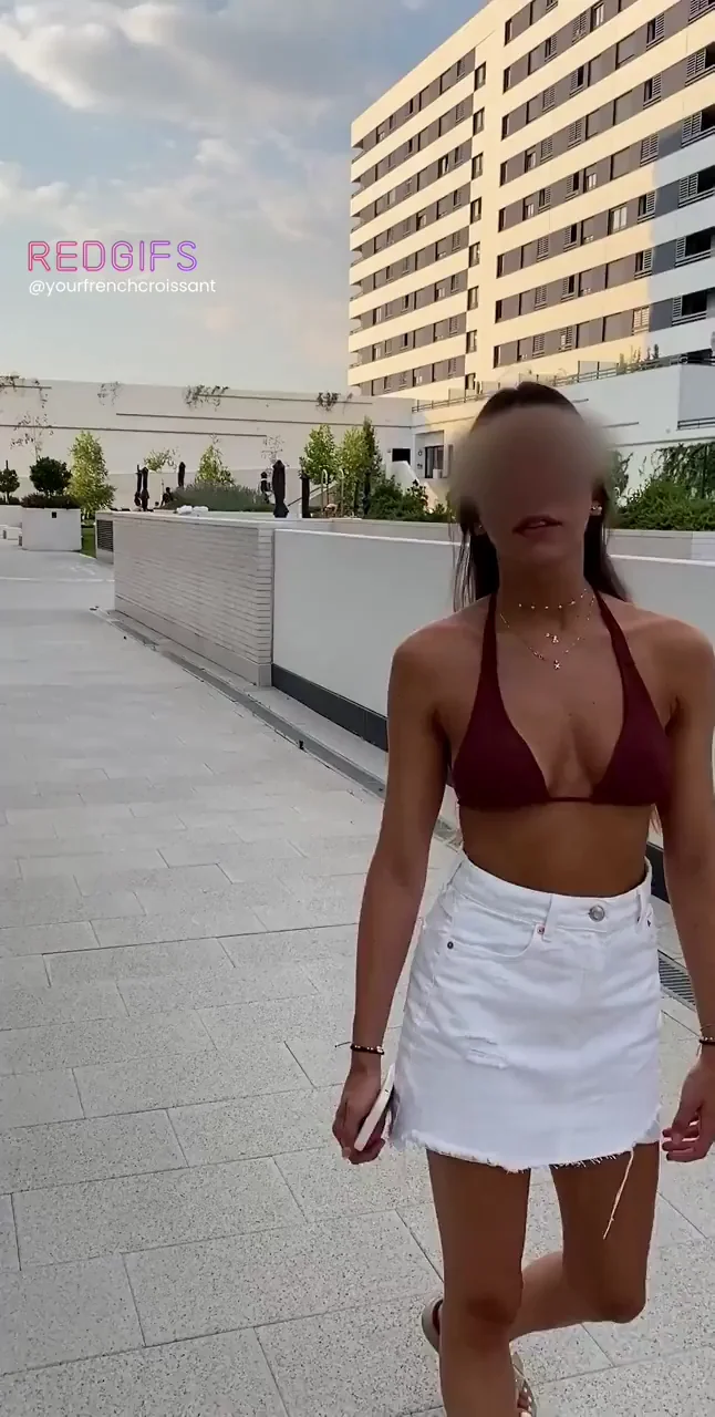 Ain’t nothin wrong with some public tits