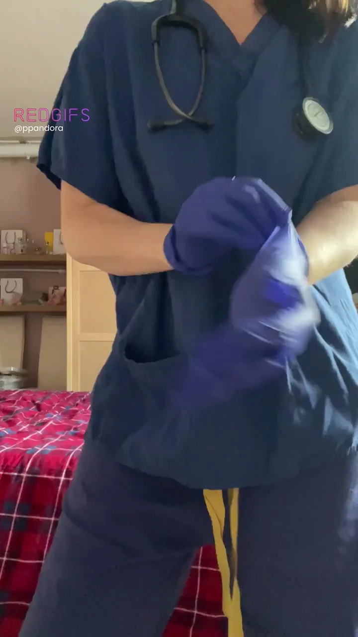 🔥 Naughty Scrubs Nurse Flashes Her Toned Belly Tease 😈