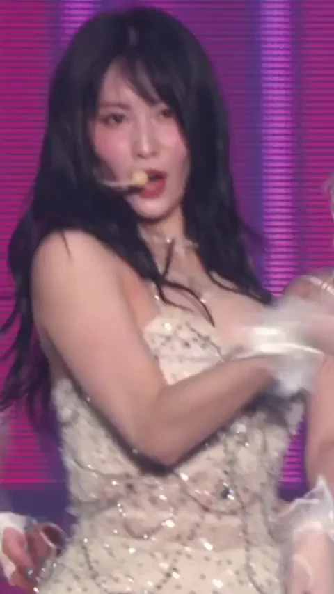 TWICE - Momo