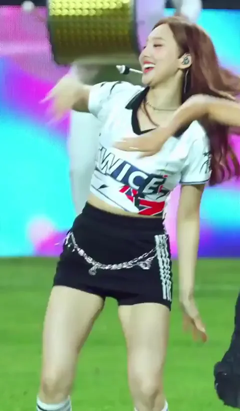 🔥 TWICE Nayeon Slutty Dance Tease on Stage 💦🍑