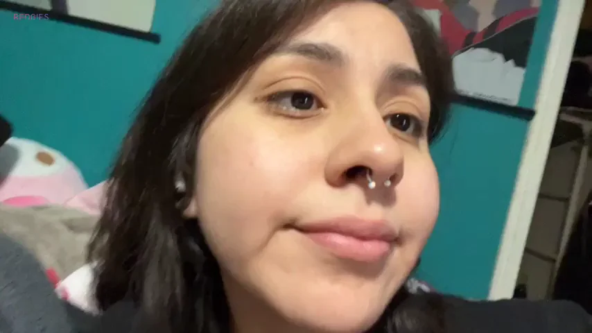 19yo Nerdy Latina Tease 😍🔥