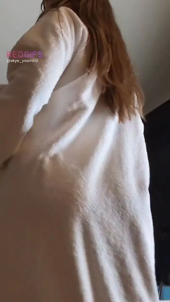Slim Thick Slut Reveals Juicy Ass 🍑💦