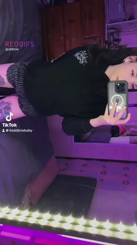 🔥 TikTok Thot's Naughty Ass Shake Tease 😈