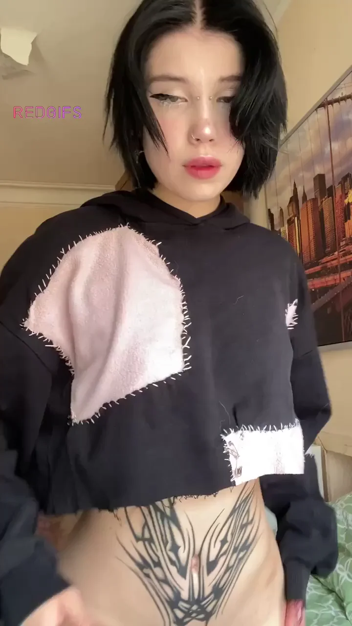 drop my alt titties for everyone to see