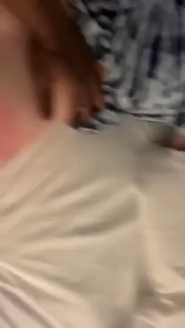 Brunette slut claps her cheeks