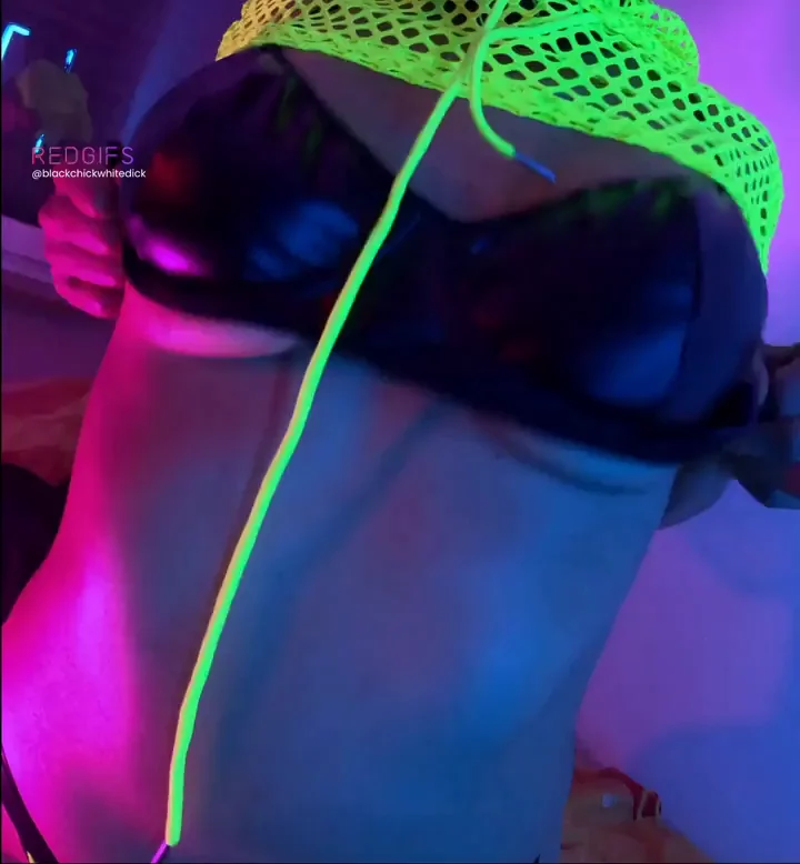 Neon Slut Flashes Her Juicy Tits for Strangers