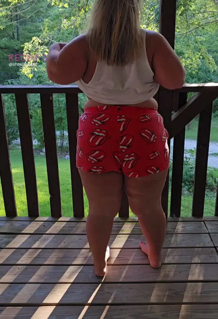 Nice day to tease and show tits