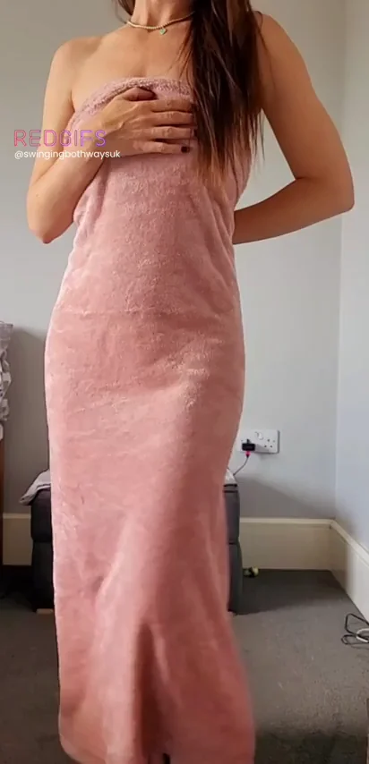 How does a petite mom make it on your to fuck list? 😉 (38f)