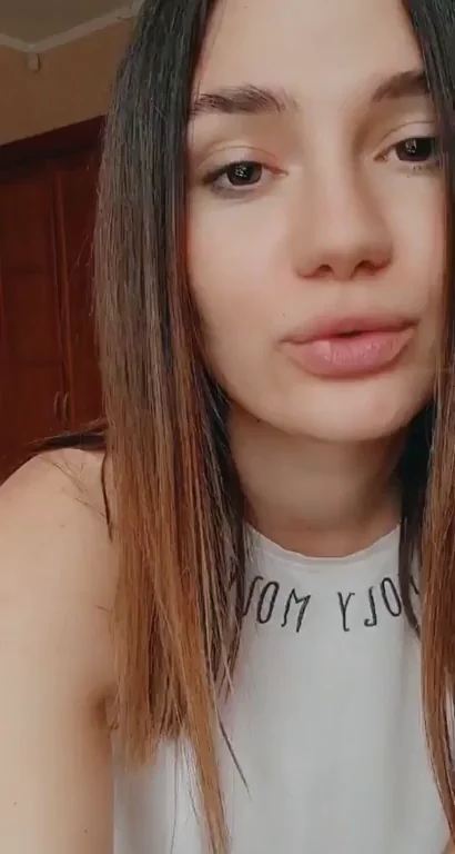 🔥 Wild Tease Dance: Tits Out & Pussy Flash! 😈