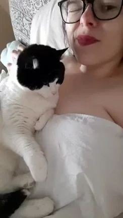 😻 Kitty's Juicy Titty Drop Tease 💦