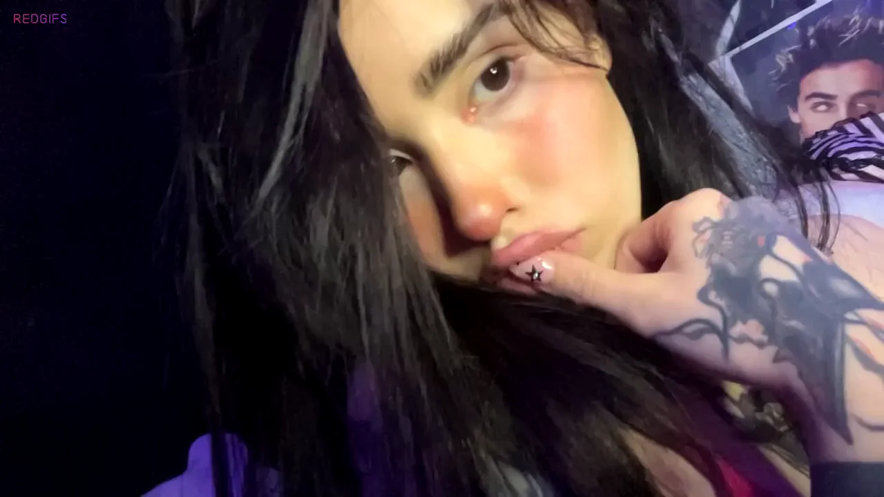 Posing Cute & Super Fuckable 😘💦