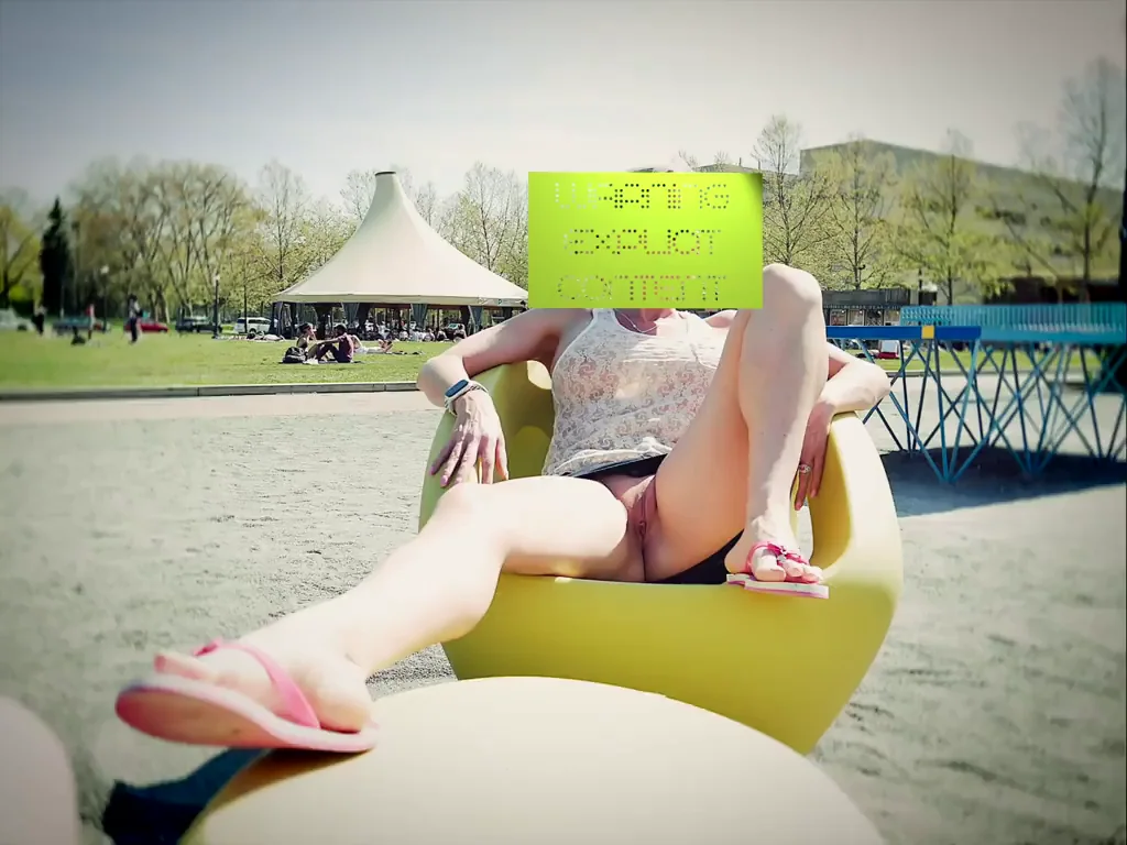 Finally… warm weather for public fingering fun!