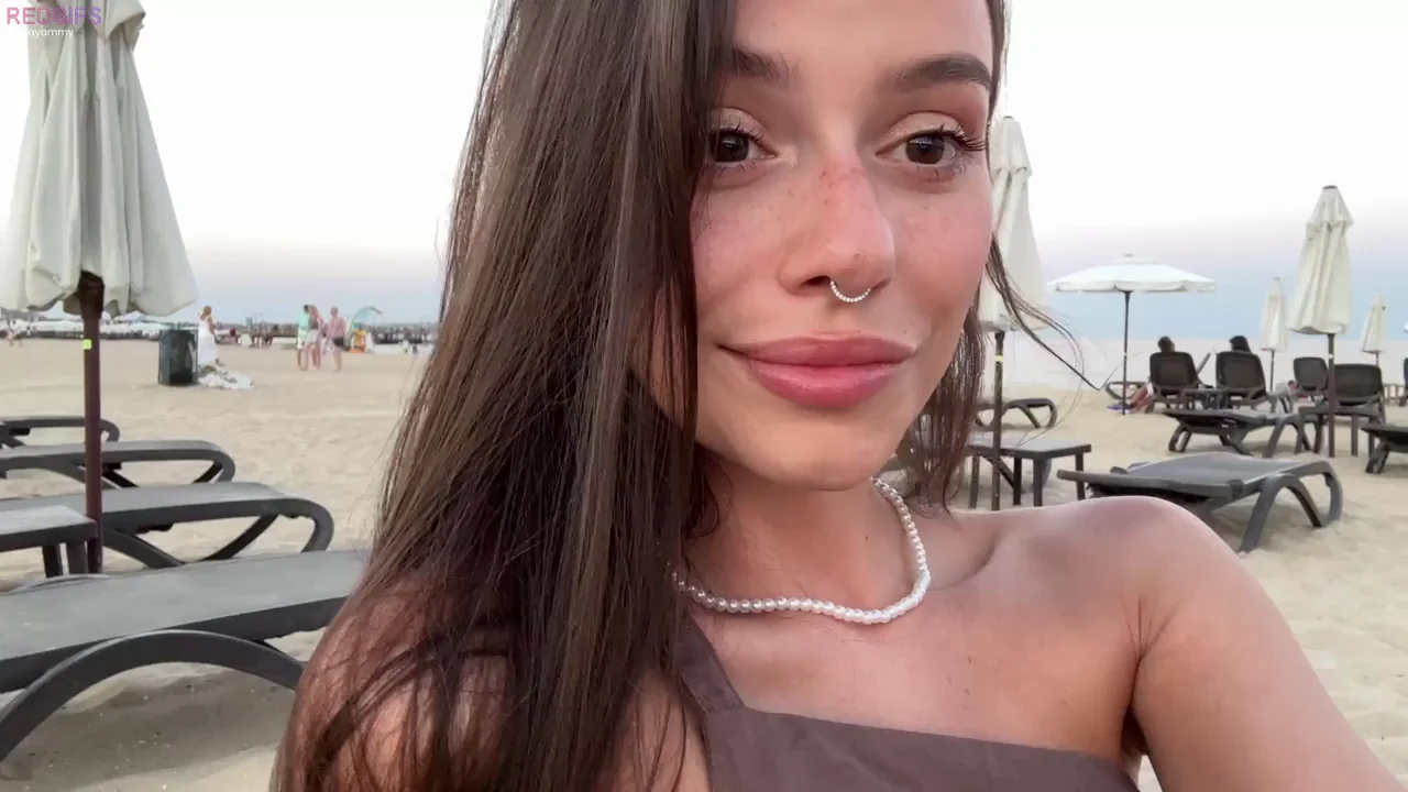 Suckable Nipples Teasing on the Beach 😍💦