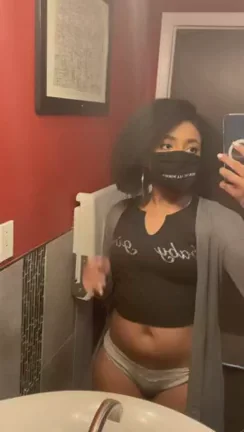 on our first date i’d let you feel me up in the restaurant bathroom
