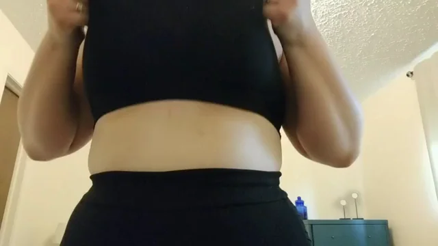 Do you like when I flash my big titties to you? ?