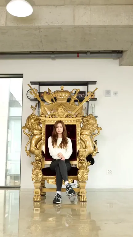 Woo!Ah! Nana & Wooyeon Throne Tease: Kpop Slutty Curves Royalty