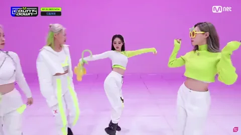 Dreamcatcher - SuA licking her lips