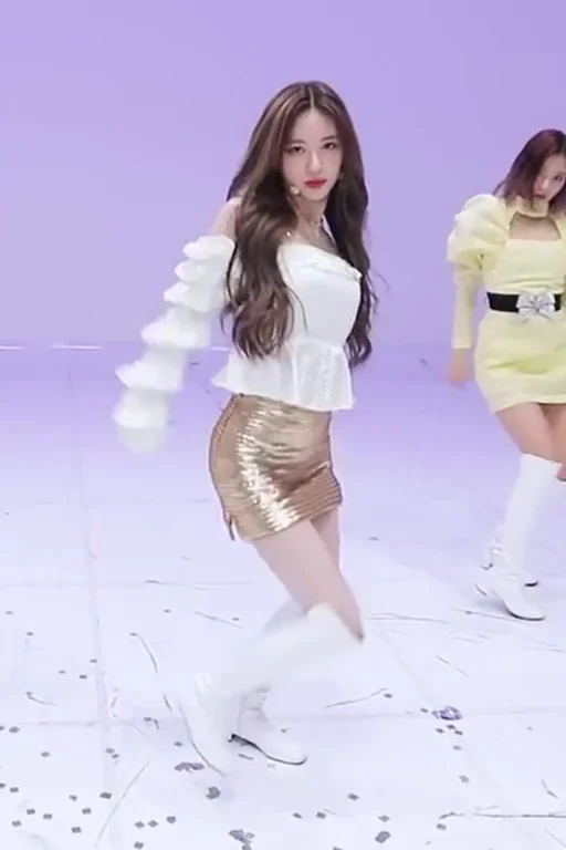 Cherry Bullet - Jiwon