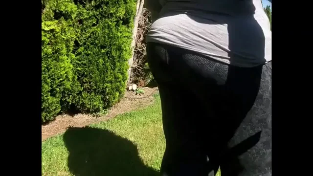 Chubby Babe's Juicy Ass Walkaway Tease 🍑😈