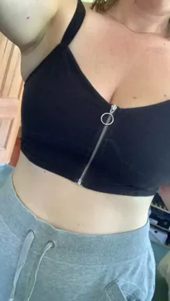 Let’s try the video now ? Little cleaning break for these biG titties ? First Post here, hope you like ?