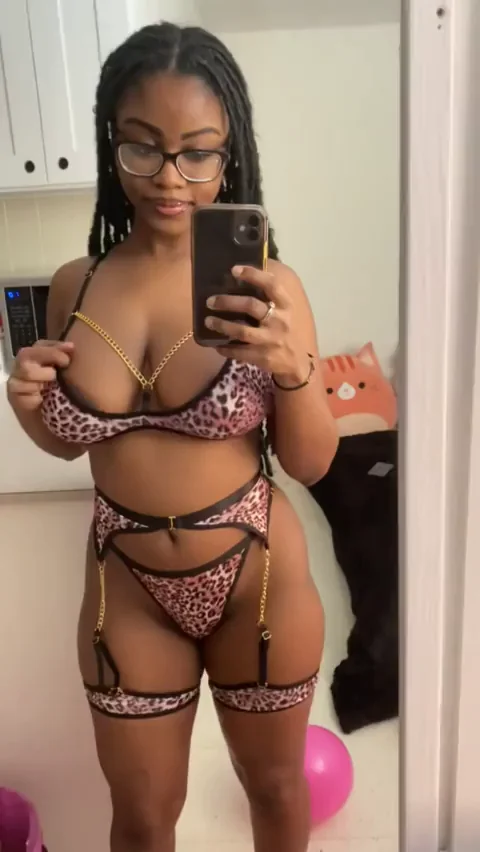 🔥 Wanna Pound This Thick Ebony Redditor Slut? Tell Me Where You're From! 🍑💦